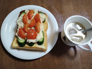 晩ごはん昼ごはん、心霊番組を見たら… 晩ごはん昼ごはん、心霊番組を見たら…