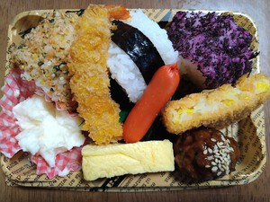 マルナカのお手軽おむすびランチBOX、またまた侍タイムスリッパー マルナカのお手軽おむすびランチBOX、またまた侍タイムスリッパー