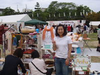 続く