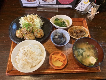 カウンターにすわろーの店 カウンターにすわろーの店