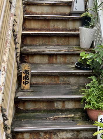 お店は2かいって納得です お店は2かいって納得です