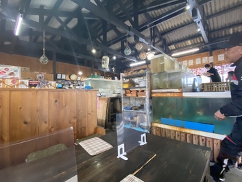やっと倉庫みたいなお店に やっと倉庫みたいなお店に