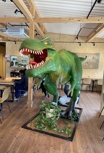 恐竜が面白いお店でランチ 恐竜が面白いお店でランチ