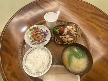 美術館ランチを座敷で 美術館ランチを座敷で