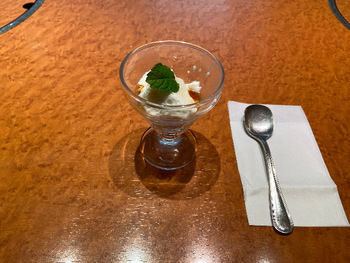 グルメ館で金魚ランチ グルメ館で金魚ランチ