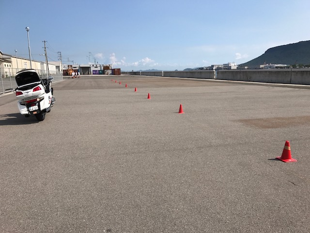 5m間隔9本直列パイロン 5m間隔9本直列パイロン