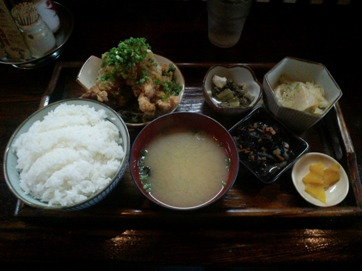 多賀町の食堂 スマイリー まかない小鉢定食(日替わり) 多賀町の食堂 スマイリー まかない小鉢定食(日替わり)