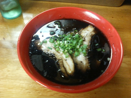 イケメンと黒ラーメン×2