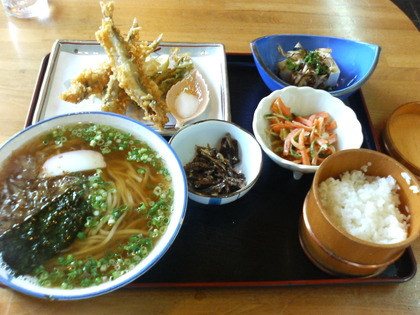 讃岐ラーメン盛沢山定食 わかめうどん大島