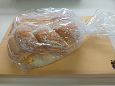 クリームチーズとオレンジのカンパーニュ @ あたりこパン