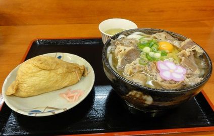 稲荷寿司(80円)と、肉うどん(350円)