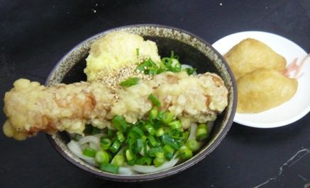 かけうどん・天麩羅載せ、稲荷寿司