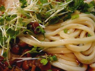 「ばん家」の『冷たいなめこおろしぶっかけうどん』