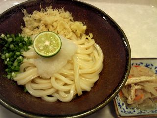 「うどんや」の『冷たいすだち生醤油おろしうどん』