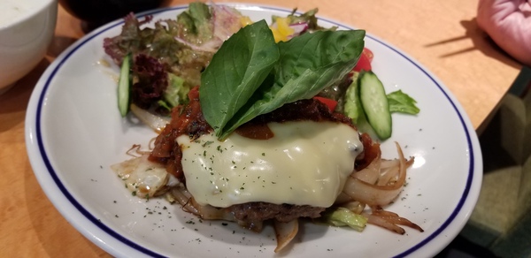 ハンバーグが食べたい時は「グリル プランチャ」 ハンバーグが食べたい時は「グリル プランチャ」