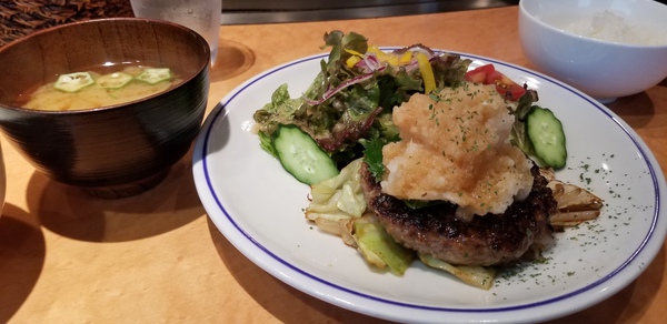 ハンバーグが食べたい時は「グリル プランチャ」