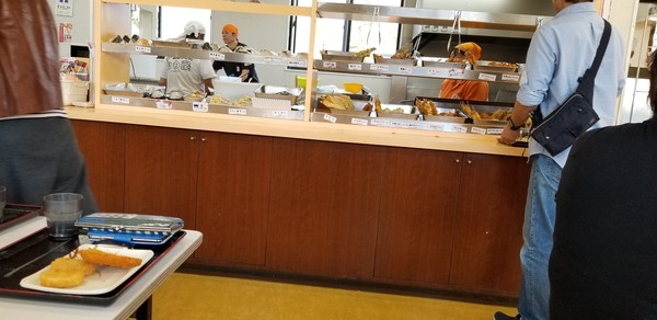 セルフうどんの「たも屋本店」に行った。 セルフうどんの「たも屋本店」に行った。