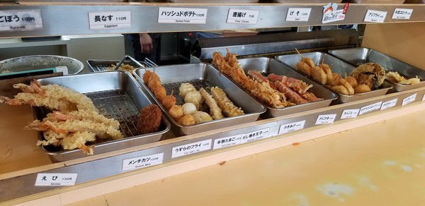 セルフうどんの「たも屋本店」に行った。 セルフうどんの「たも屋本店」に行った。
