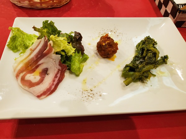 今日のランチ店はオーナーが南イタリア出身だった。 今日のランチ店はオーナーが南イタリア出身だった。