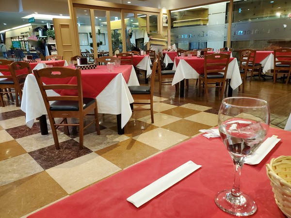今日のランチ店はオーナーが南イタリア出身だった。 今日のランチ店はオーナーが南イタリア出身だった。