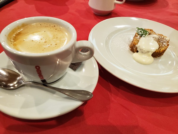 今日のランチ店はオーナーが南イタリア出身だった。 今日のランチ店はオーナーが南イタリア出身だった。