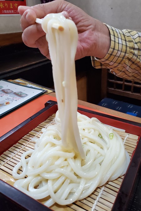 久しぶりの外食は、うどんでスタート 久しぶりの外食は、うどんでスタート