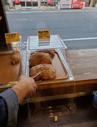 パン屋さんへ美味しいというので探して行ったわよ。 パン屋さんへ美味しいというので探して行ったわよ。
