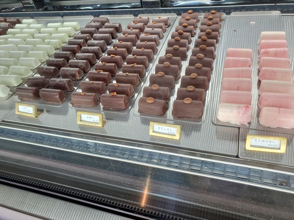 アイスの店に見えない「アイス ビストロ ヒライ」 アイスの店に見えない「アイス ビストロ ヒライ」