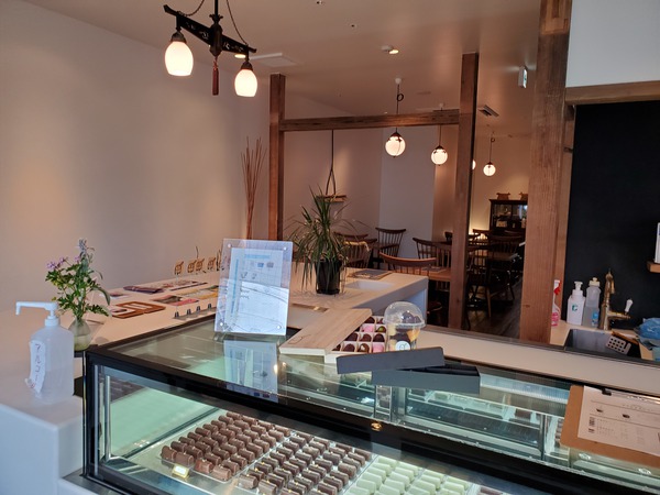 アイスの店に見えない「アイス ビストロ ヒライ」 アイスの店に見えない「アイス ビストロ ヒライ」