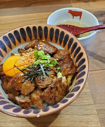 偶然に入ったランチ店は「串焼きホルモン壽」 偶然に入ったランチ店は「串焼きホルモン壽」