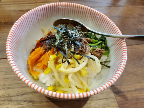 偶然に入ったランチ店は「串焼きホルモン壽」 偶然に入ったランチ店は「串焼きホルモン壽」