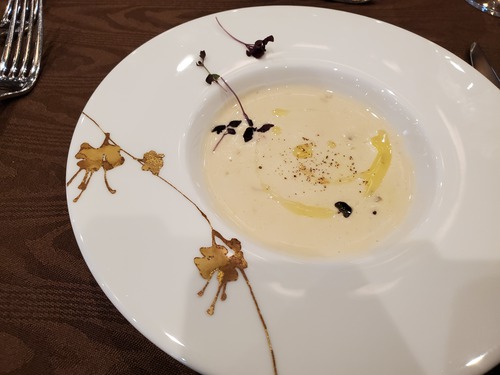 ロケーションに会場、料理と三拍子そろったクリスマスランチ ロケーションに会場、料理と三拍子そろったクリスマスランチ