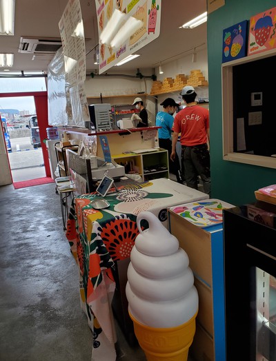 氷屋キワジ 市場本店 (KIWAJI)に寄った。 氷屋キワジ 市場本店 (KIWAJI)に寄った。