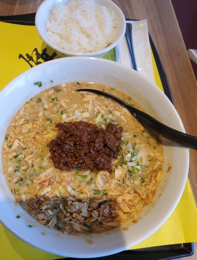 陳 建一専門店で担々麺を食べる。 陳 建一専門店で担々麺を食べる。