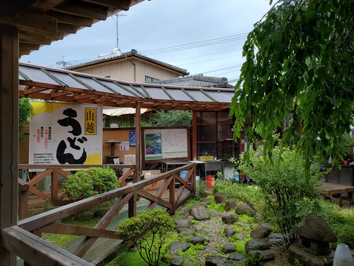 あの山越うどんに待たずには入れた~~。 あの山越うどんに待たずには入れた~~。