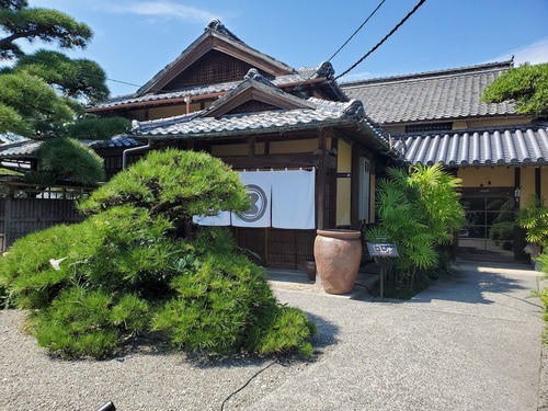 築二百年の古民家でランチ 築二百年の古民家でランチ