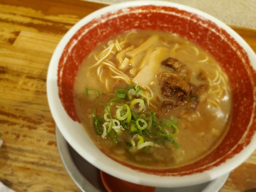 主役のラーメンもだけど、無料の脇役も美味しい 主役のラーメンもだけど、無料の脇役も美味しい