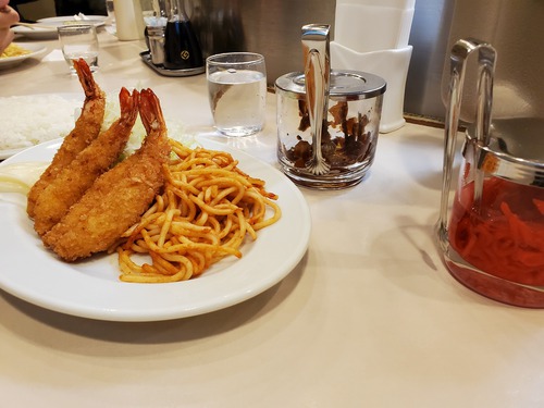 人気の洋食の店「おなじみ」でランチ 人気の洋食の店「おなじみ」でランチ