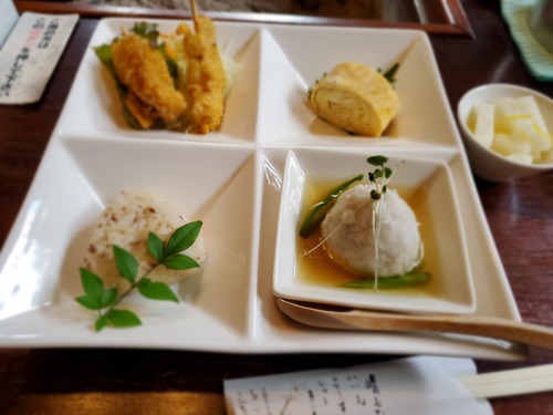 ぞくぞくと客が来るそば処「おいで家」 ぞくぞくと客が来るそば処「おいで家」