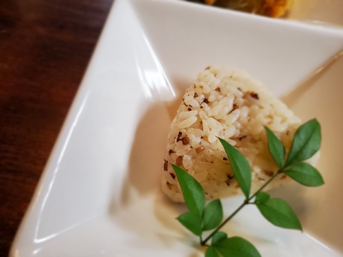 ぞくぞくと客が来るそば処「おいで家」 ぞくぞくと客が来るそば処「おいで家」