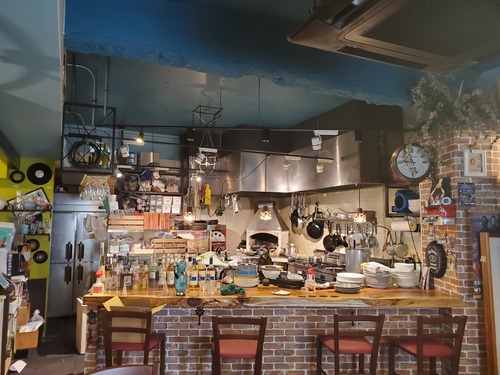 ノッキング・キッチンのマスターは北海道から移住して来た。 ノッキング・キッチンのマスターは北海道から移住して来た。