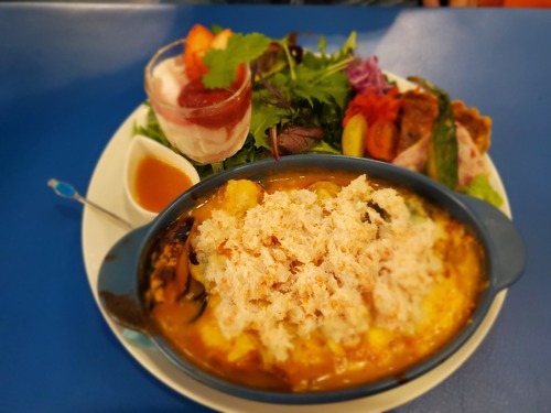 フランスの街をイメージした青のカフェ「ルルド」 フランスの街をイメージした青のカフェ「ルルド」