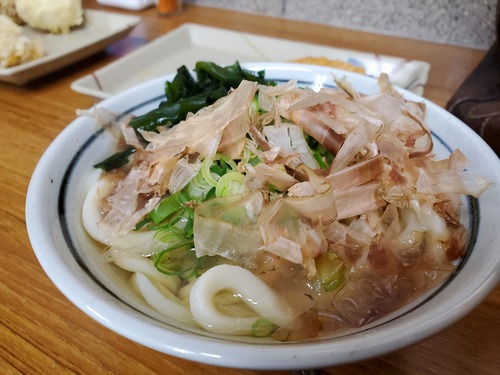 あつあつ半熟卵天が売りのセルフうどん店「竹清」 あつあつ半熟卵天が売りのセルフうどん店「竹清」