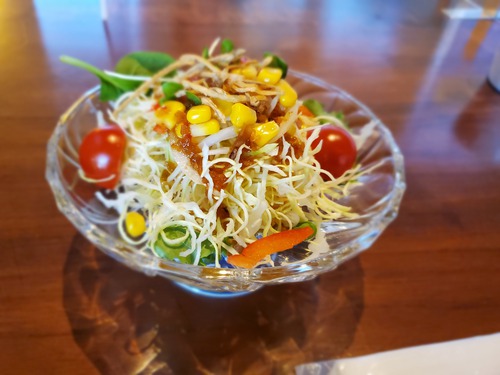 芸術のようなお好み焼きソースのマヨネーズかけ 芸術のようなお好み焼きソースのマヨネーズかけ