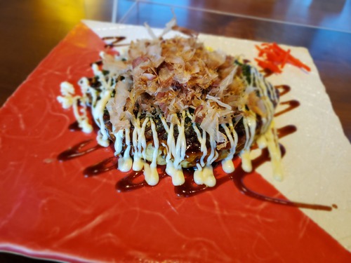 芸術のようなお好み焼きソースのマヨネーズかけ 芸術のようなお好み焼きソースのマヨネーズかけ