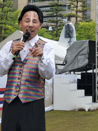 小春さんのモノマネに大笑い 小春さんのモノマネに大笑い