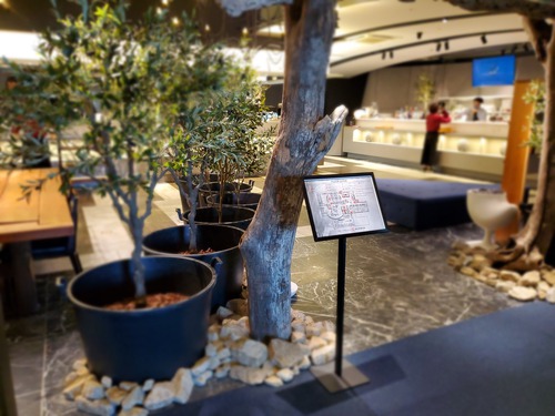 都会的なお洒落なチェルシーのフードコートでランチ 都会的なお洒落なチェルシーのフードコートでランチ
