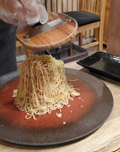 1,980円のモンブランを食べる。 1,980円のモンブランを食べる。