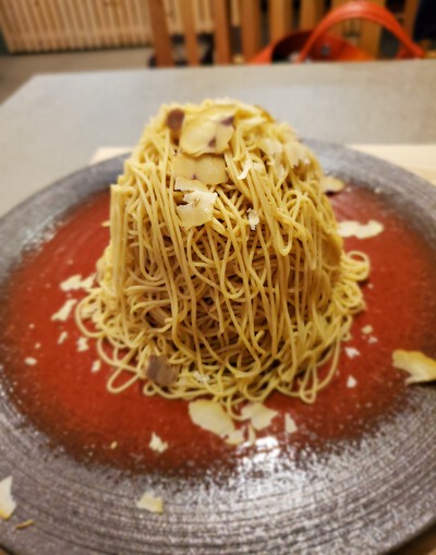 1,980円のモンブランを食べる。 1,980円のモンブランを食べる。