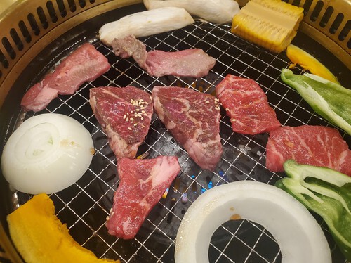 肉うどんとちくわ天ぷらうどん 肉うどんとちくわ天ぷらうどん